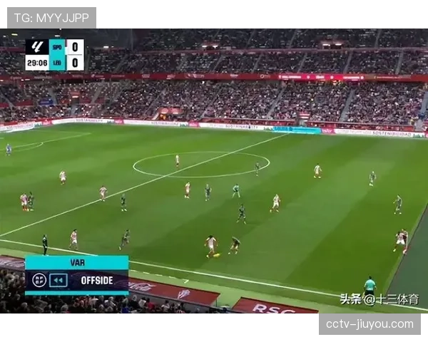 点球！主裁判经VAR回看后判给多特蒙德点球