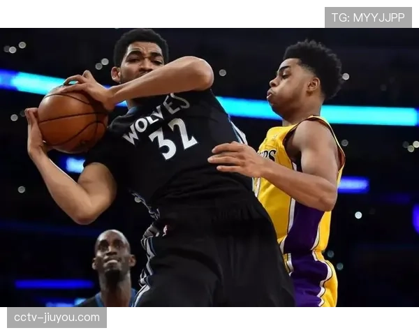 WNBA揭幕战：状元秀凯瑟琳·克拉克首秀即砍下三双